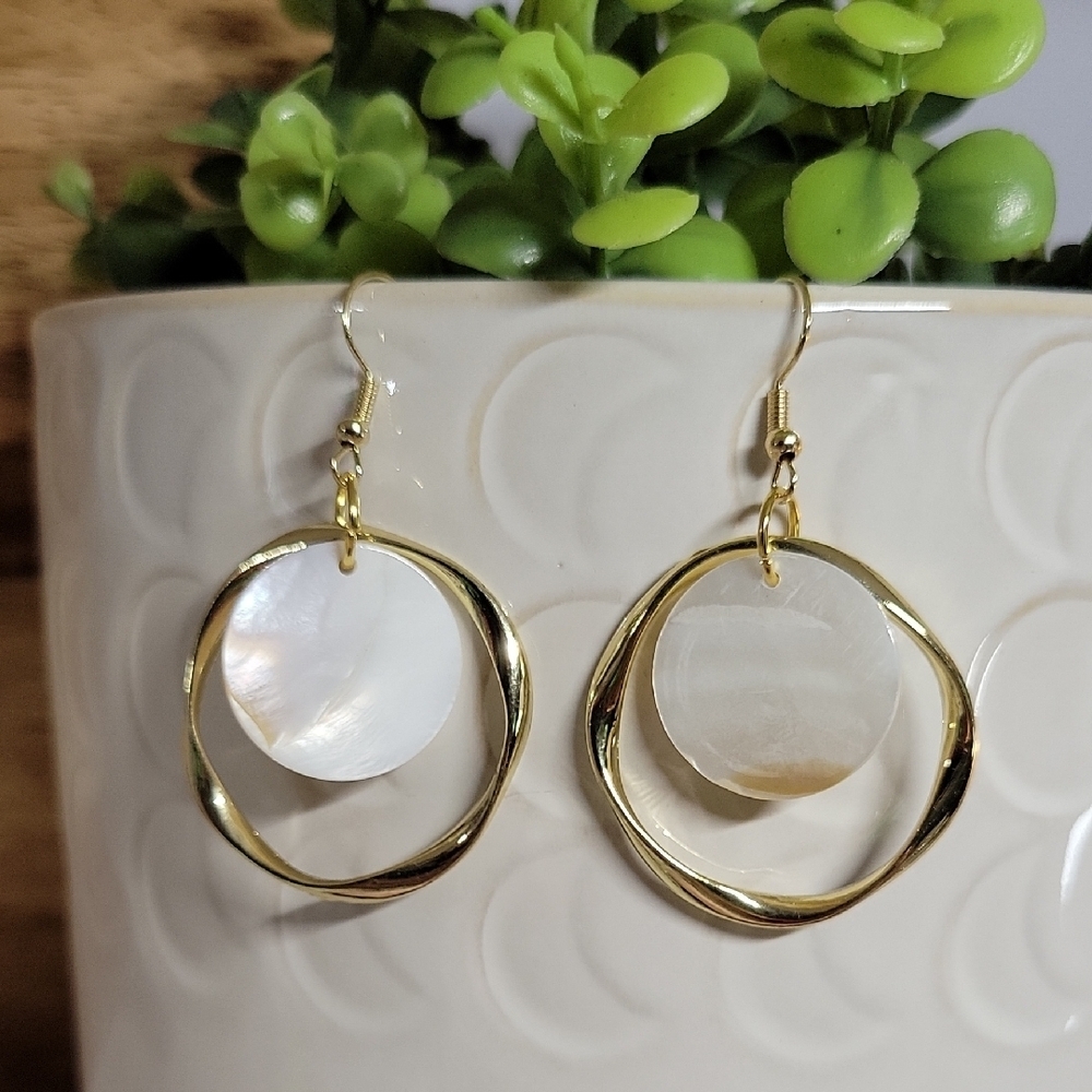 SEASHELL RING DROP EARRINGS - Picture 6 of 7